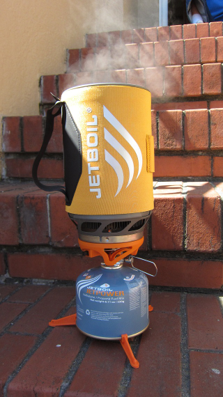 Illustration for article titled Jetboil Sumo Ti and Sol Cooking System Lightning Review